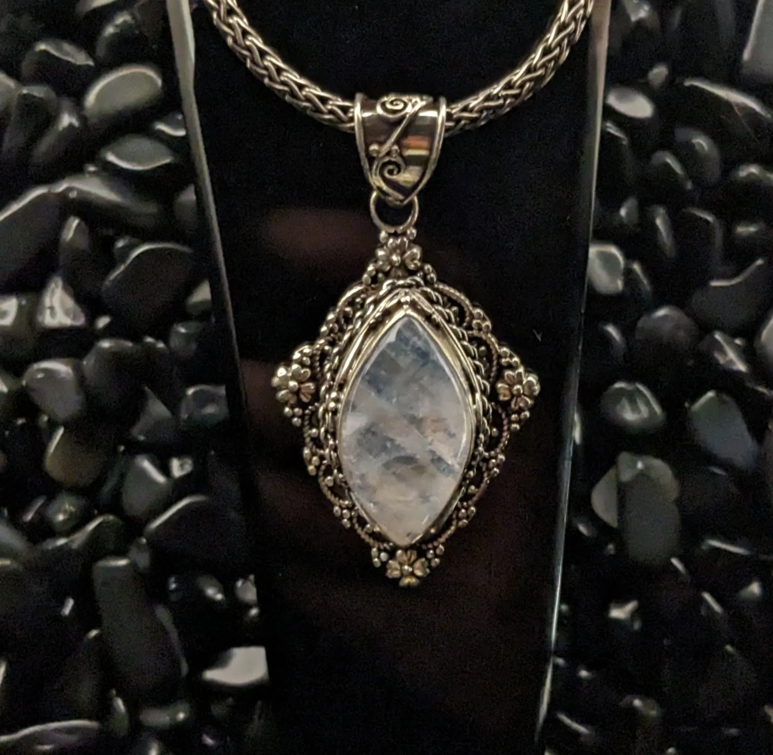 Exquisitely Crafted Moonstone Pendant