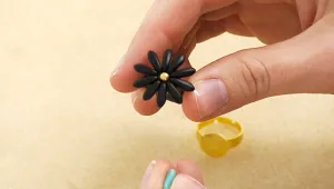 How to Make a Dagger Bead Daisy Ring
